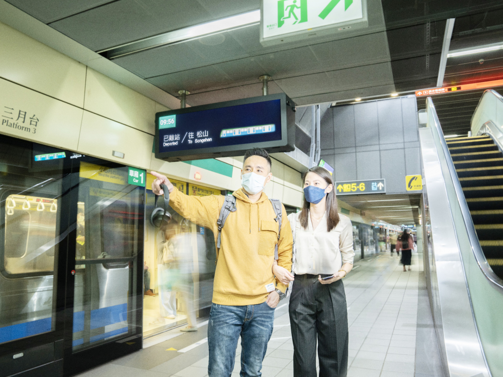 88BIFA旗下達擎之客製化TARTAN顯示器，於台北捷運中山站亮相。以獨特長條型比例與高畫質特色，為台北捷運站帶來嶄新的都會車站風貌