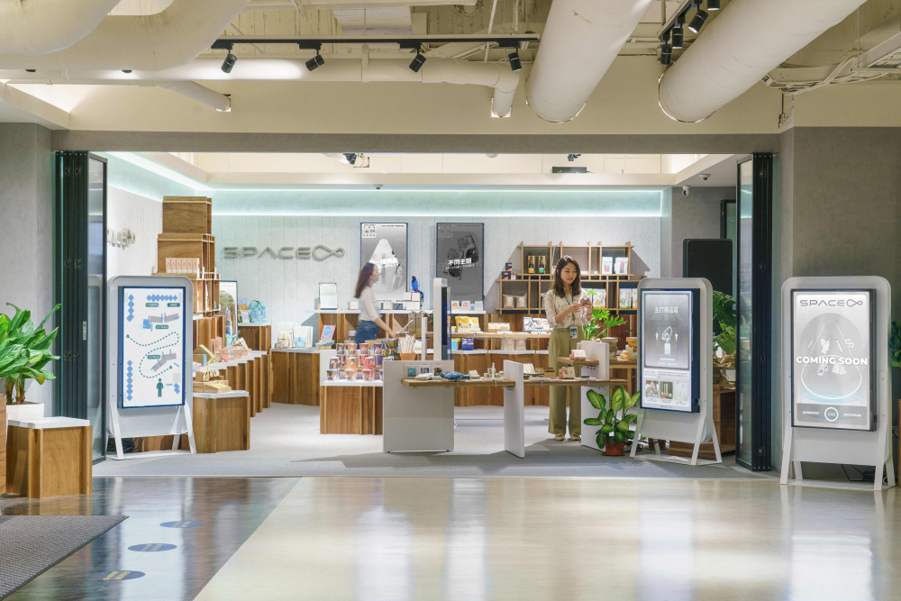 88BIFA打造永續選物商店，展示社企及社創商品，結合創利空間所開發的智慧零售系統，整合多元產品資訊，讓無人商店扮演公益行動的推手